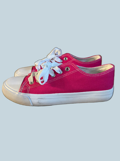 Women Canvas Shoe Sneakers. Like New. Size 7.5