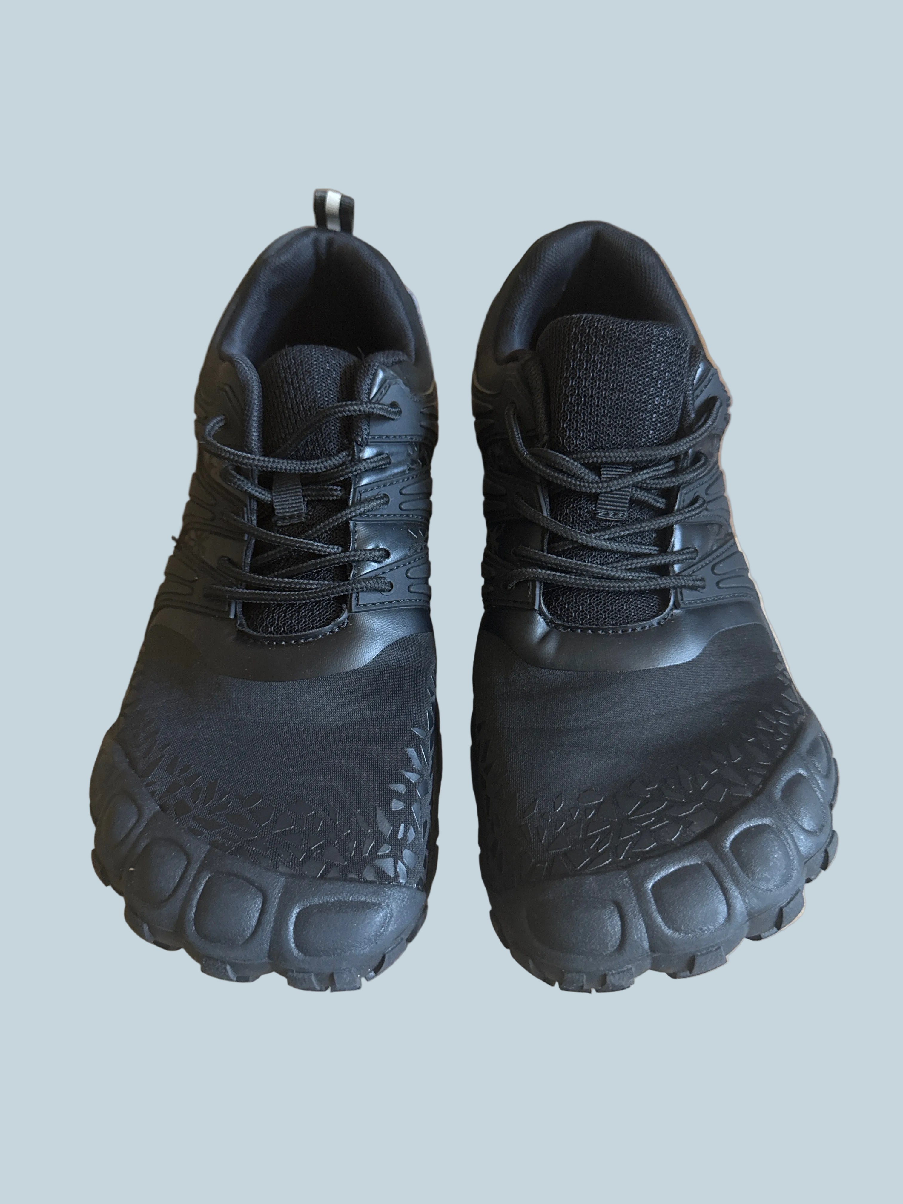 Barefoot Men Athletic Lace Up Shoe. Secondhand. Size 42