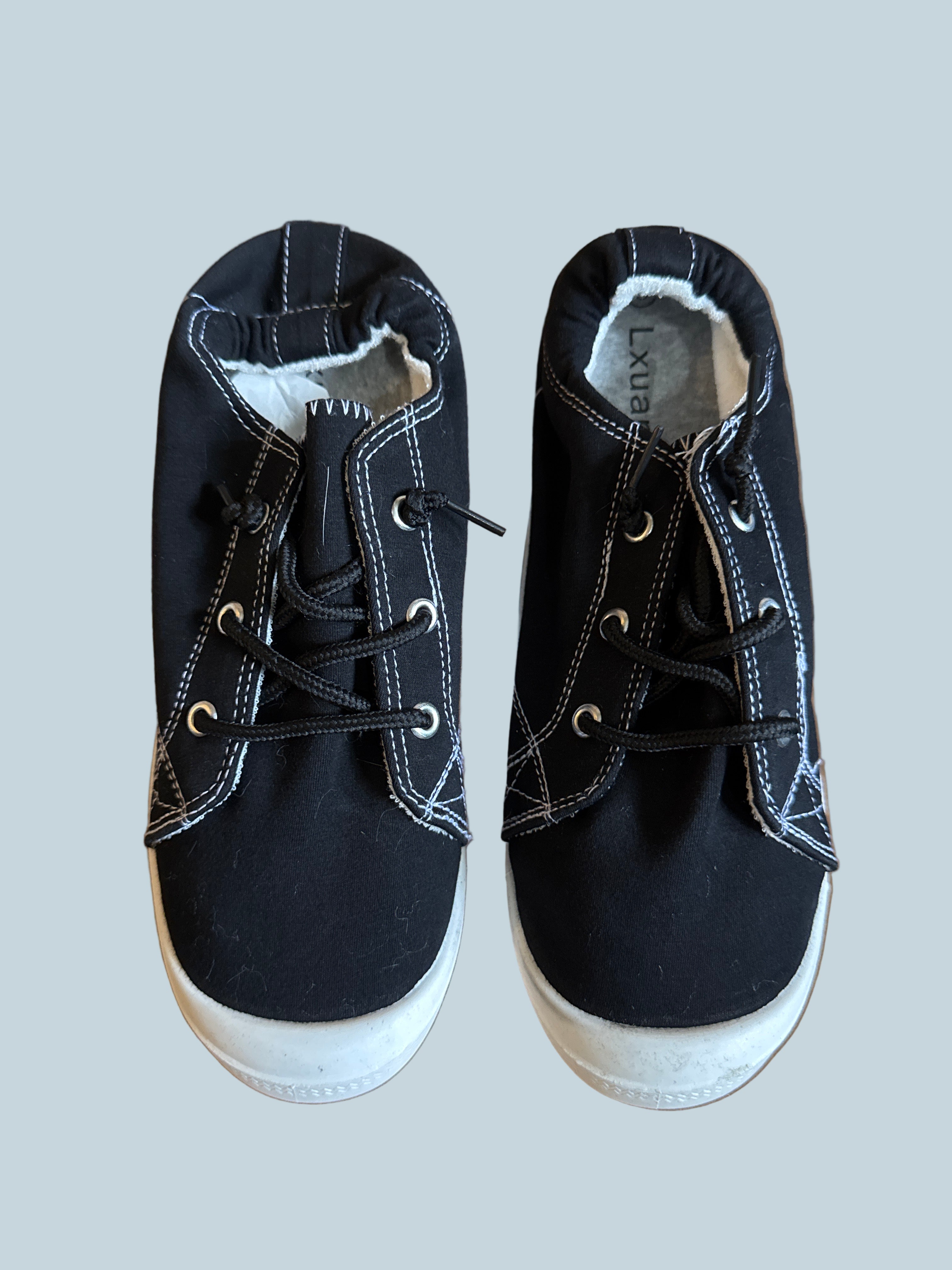 Lxuan Men Women Slipon Shoe Canvas. Like New. Size 8