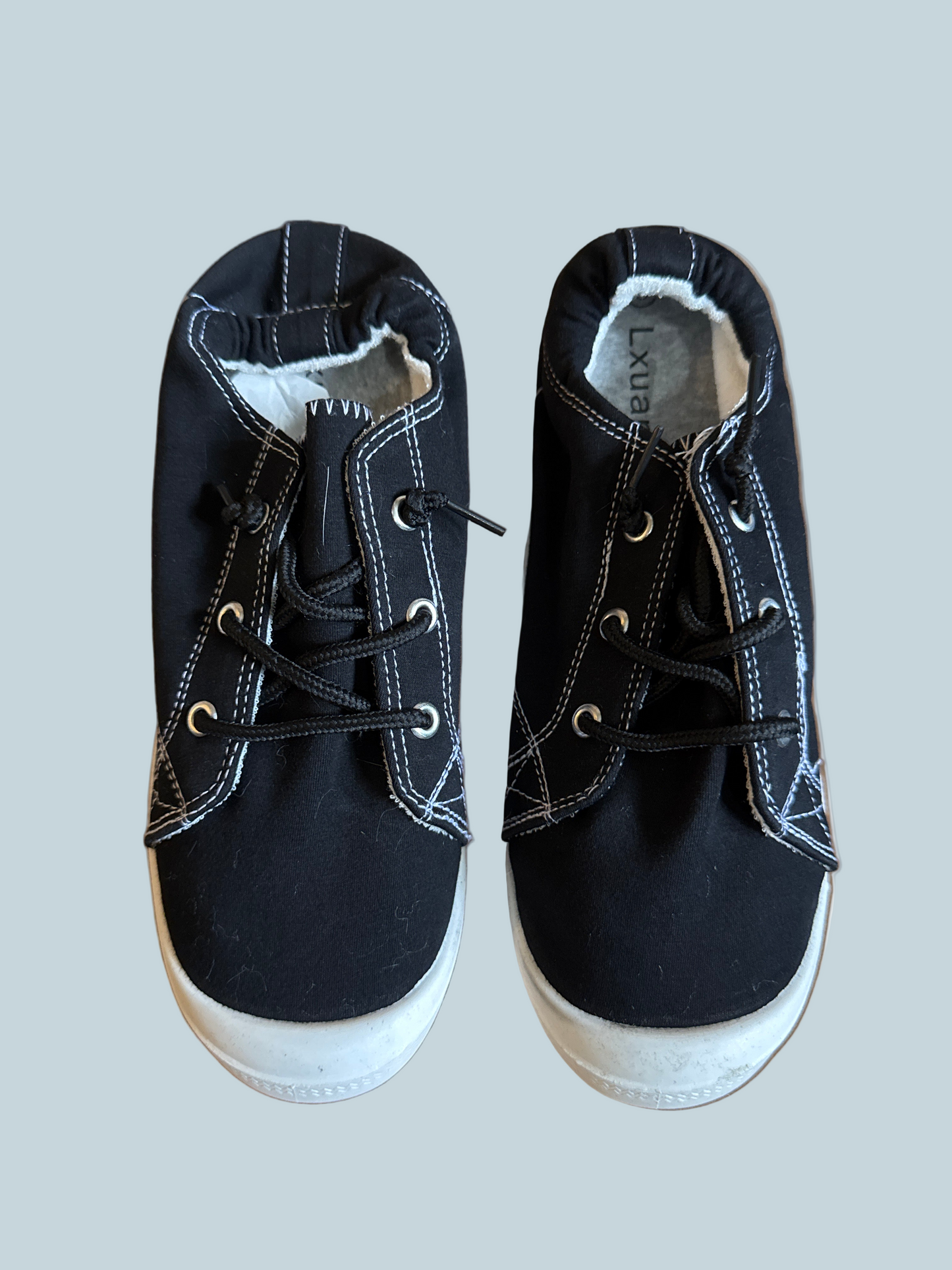 Lxuan Men Women Slipon Shoe Canvas. Like New. Size 8