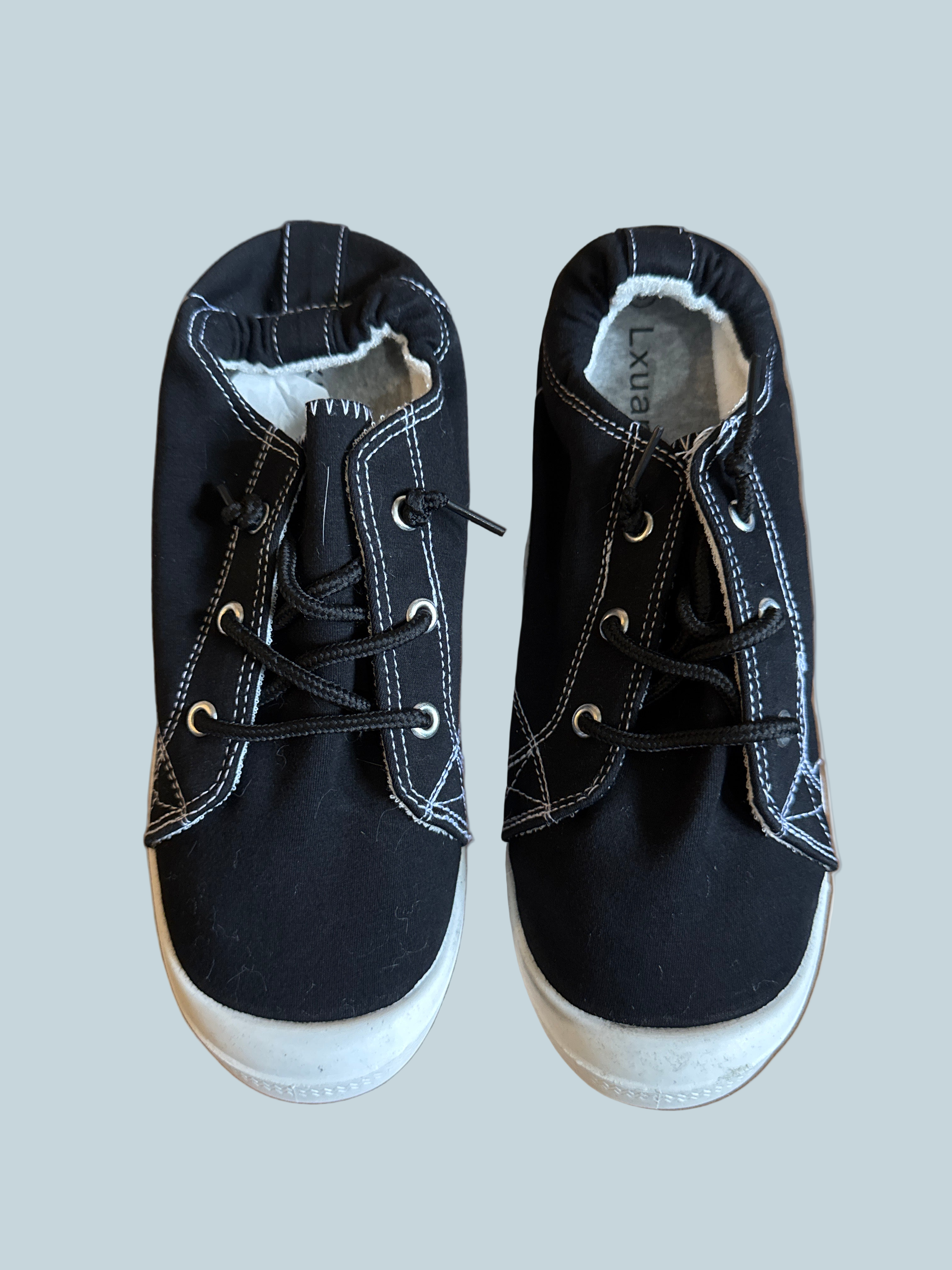 Lxuan Men Women Slipon Shoe Canvas. Like New. Size 8