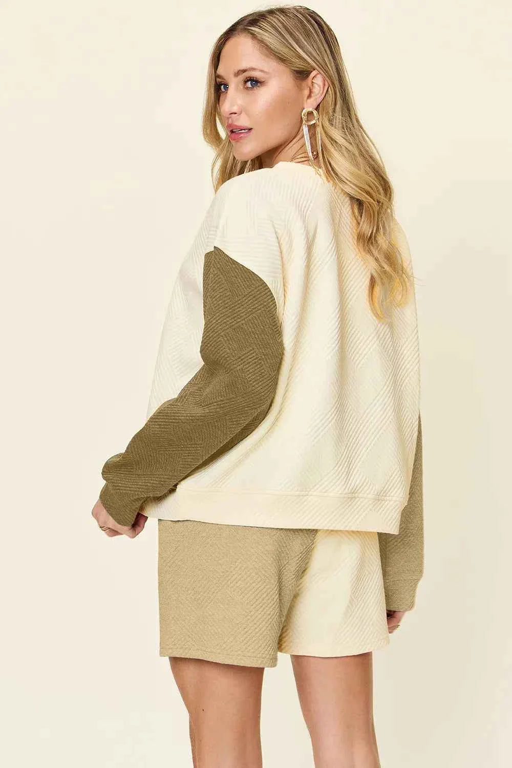 Contrast Chic: Pocketed Two-Piece Shoulder Set
